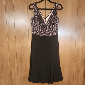 Tahari Black Lace Chiffron V Neck with Cream Underlay Dress Silk Linning Size 2
